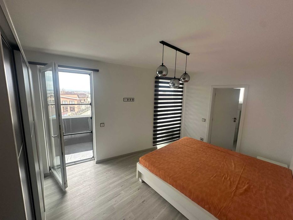 Apartament de vanzare - 3 camere  Zona Marul de Aur