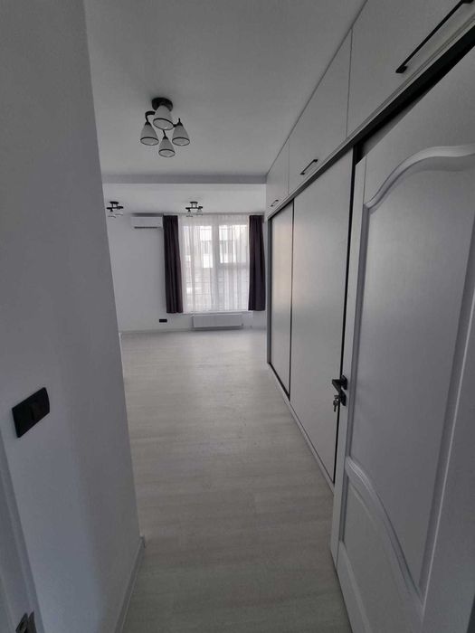 Proprietar,închiriez ap. 1 camera  Intim ,loc de parcare pe C.F.