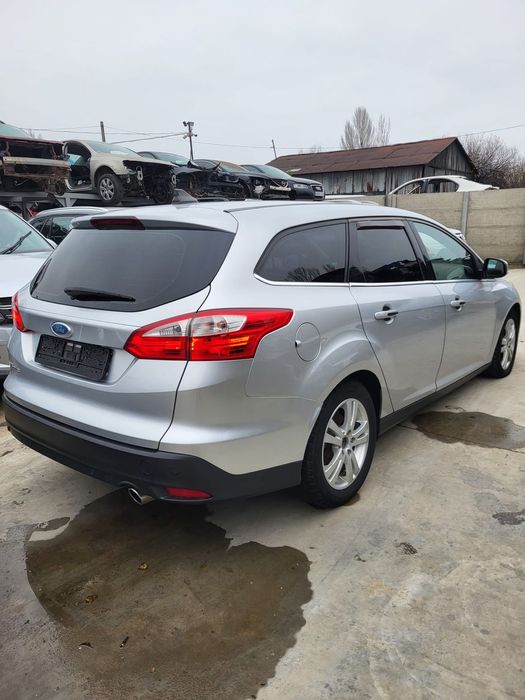 Dezmembram Ford Focus 3 break 2012 Bara fata/ Capota/ Faruri