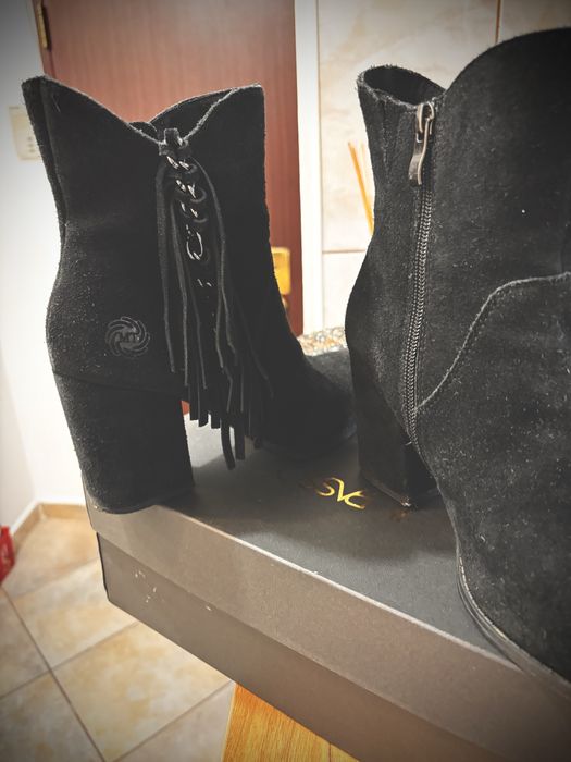 Botine din piele naturala cu toc si franjuri