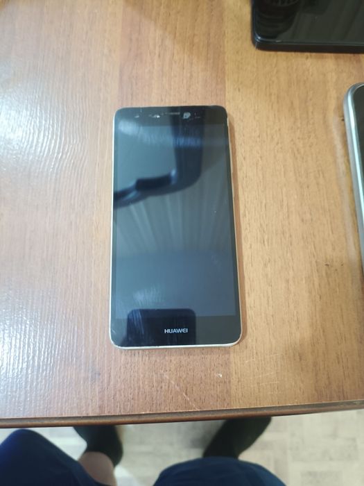Продам телефон Huawei P8lite 3/16gb