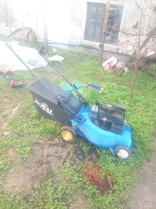 Бензинова косачка.