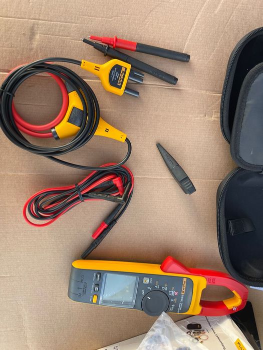 Fluke 378 FC cleste ampermetric -nou , lichidare stoc