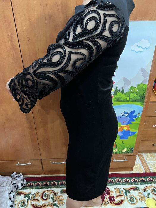 Продается вечерные платие