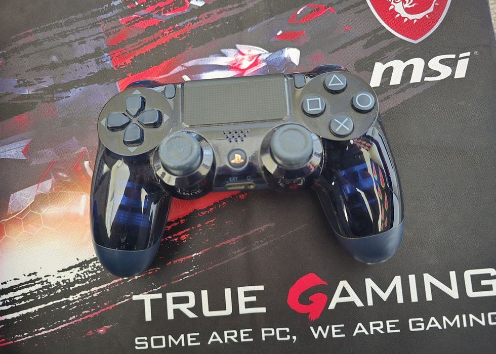 Play Station 4 1TB Limited Call of Duty edition+DS4 limited controller