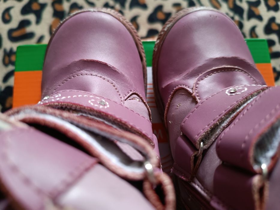 Продам зимние  сапожки для девочки!