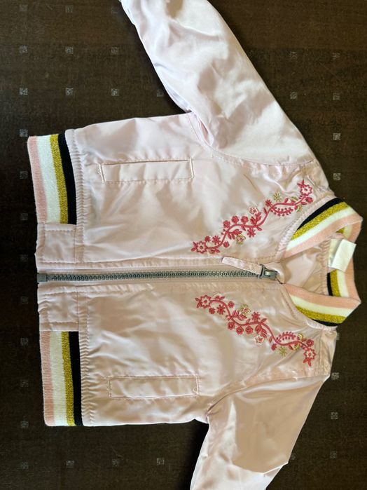 Бебешки якета и космонавти различни размери