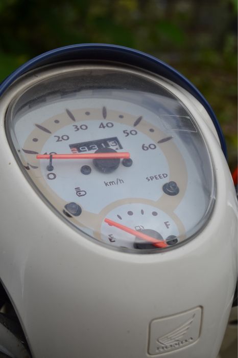 Ретро скутер honda crea scoopy