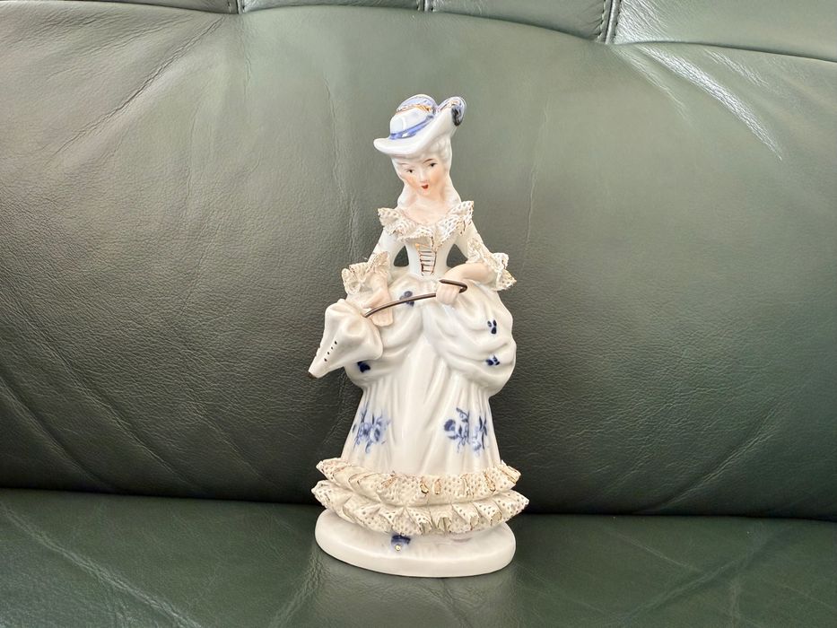 Английски статуетки бр. - по 35 лв. На бр.