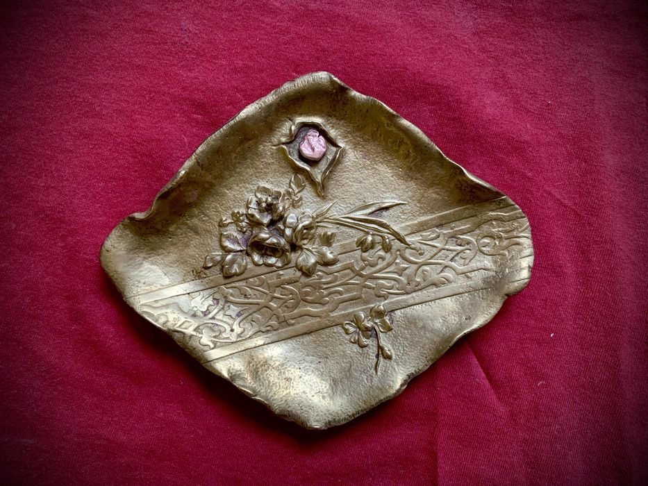 Tǎvițǎ vide-poche din bronz