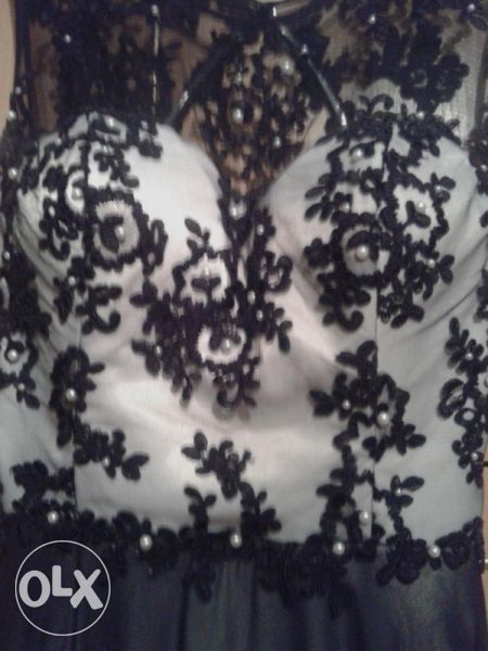 Официялна бална рокля