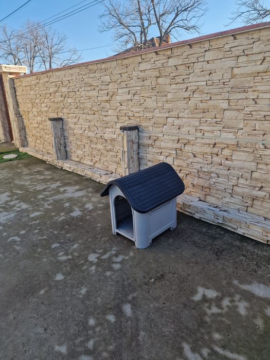 Кучешка колиба от пластмаса