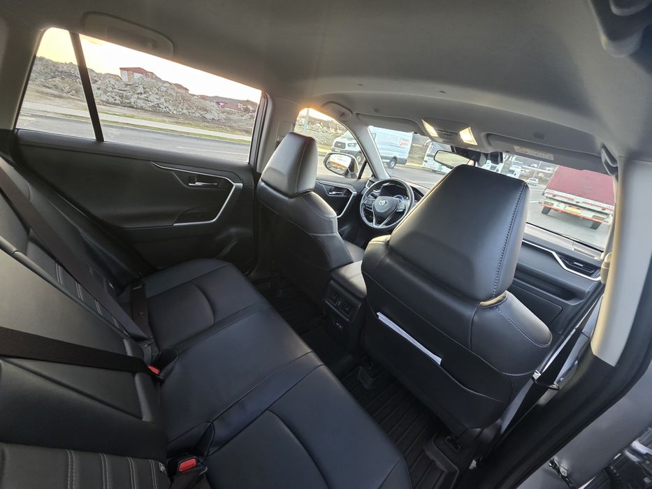 Toyota RAV4 Hybrid 2.5 HEV 218CP  Luxury • Piele • 36.000 km