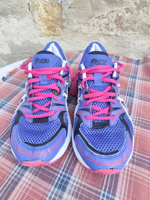 Оригинални дамски маратонки Asics