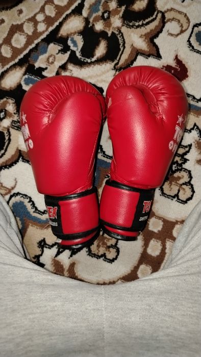 Боксерские перчатки