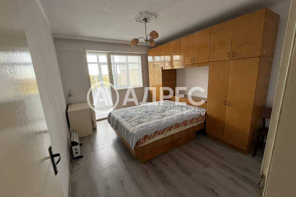 Дава се под наем Двустаен апартамент в Разград, Център - 75 кв.м за 204 € - Снимка #1