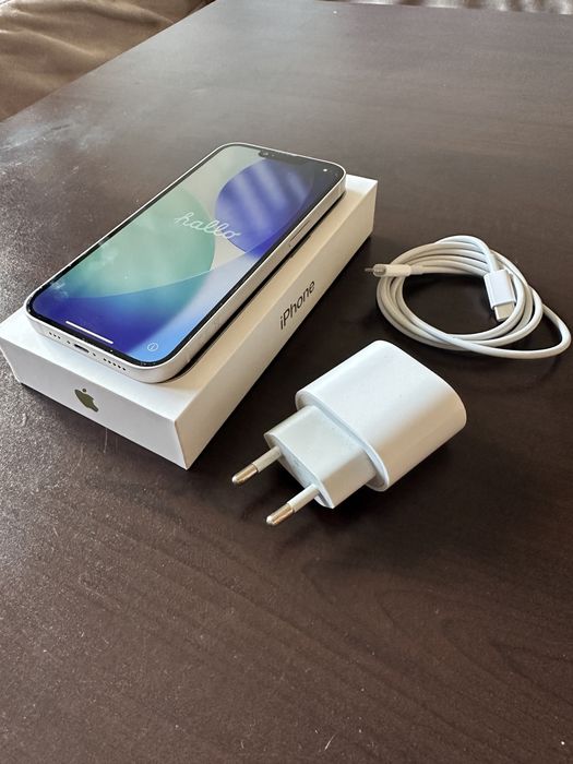 Iphone 13 + зарядно и кабел