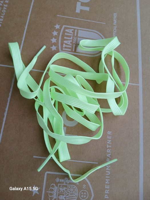 Светещи връзки за маратонки