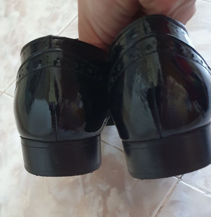 Обувки от естествена кожа - лак