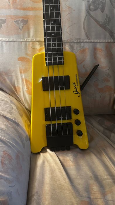 Разпродавам колекция от бас китари