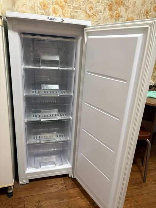 Продам морозильную камеру