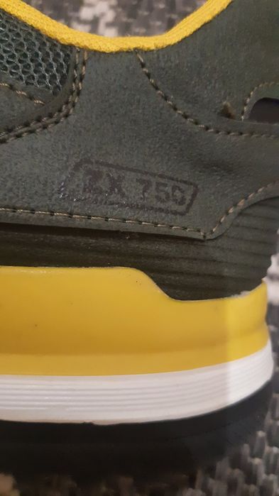 НОВИ Оригинални маратонки АДИДАС