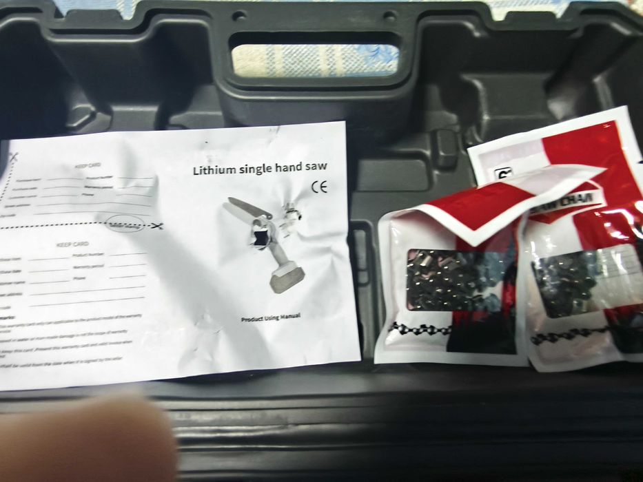 Mini fierastrau cu 2 acumulatori si lant de 6"