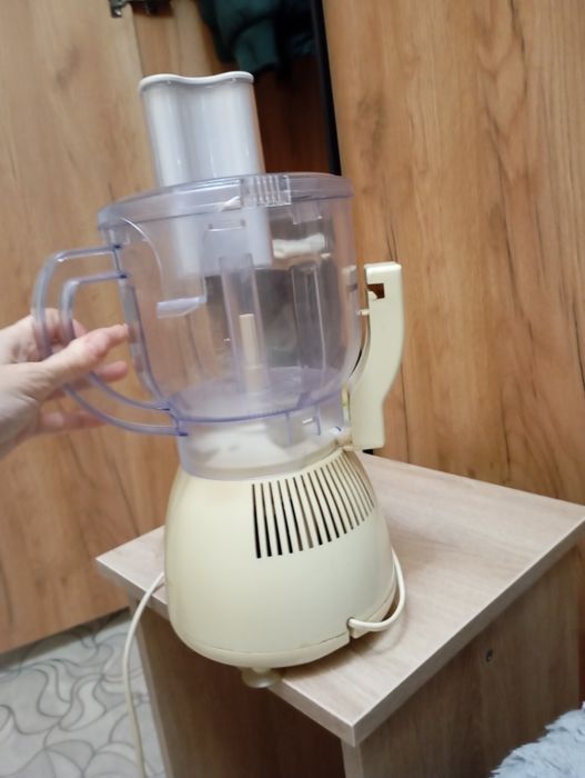 Продам кухонный комбайн Scarlett