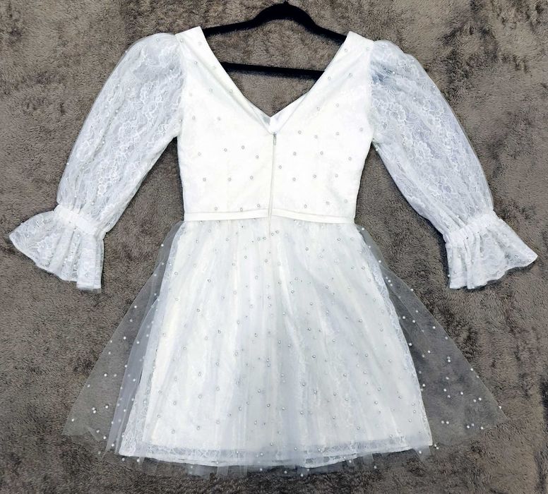 Rochie alba din dantela si perle