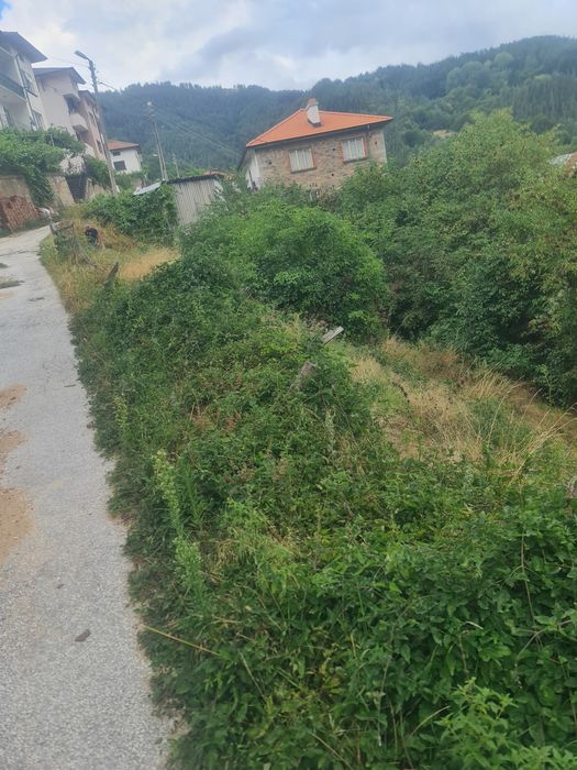 Продава къща в с.Ряка с парцел 1730 кв.м,на 5 км.от гр.Смолян