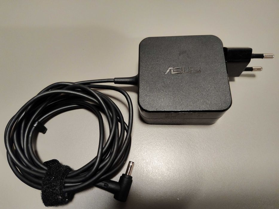 Laptop Asus Intel i3/1TB HDD/DVD, ideal pt elevi/internet/filme/office