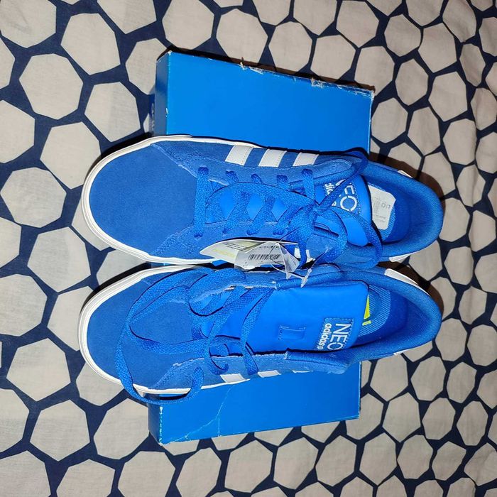 Оригинални чисто нови Adidas Neo