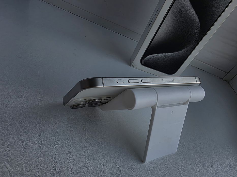 Продам apple iphone 15 pro 128gb White Titanium