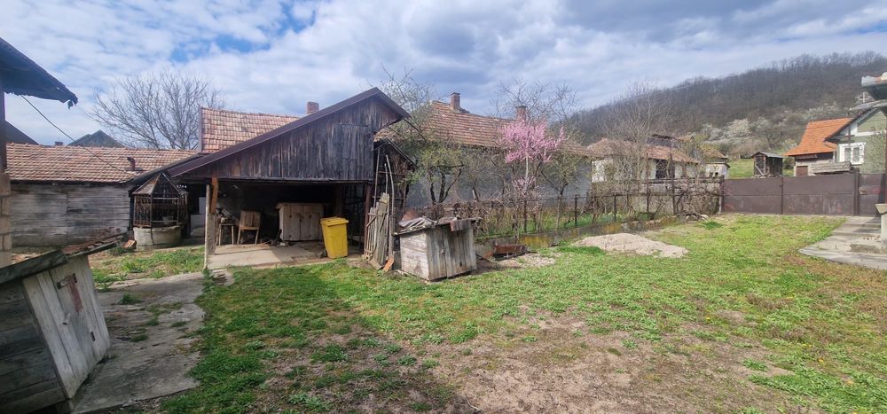 Casa de vanzare in Almasu, Salaj + teren 3600mp + 4 ha teren extravilan