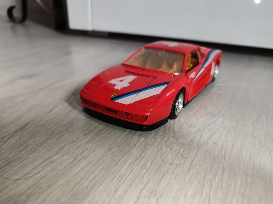 Vând Ferrari Testarosa macheta 1:24