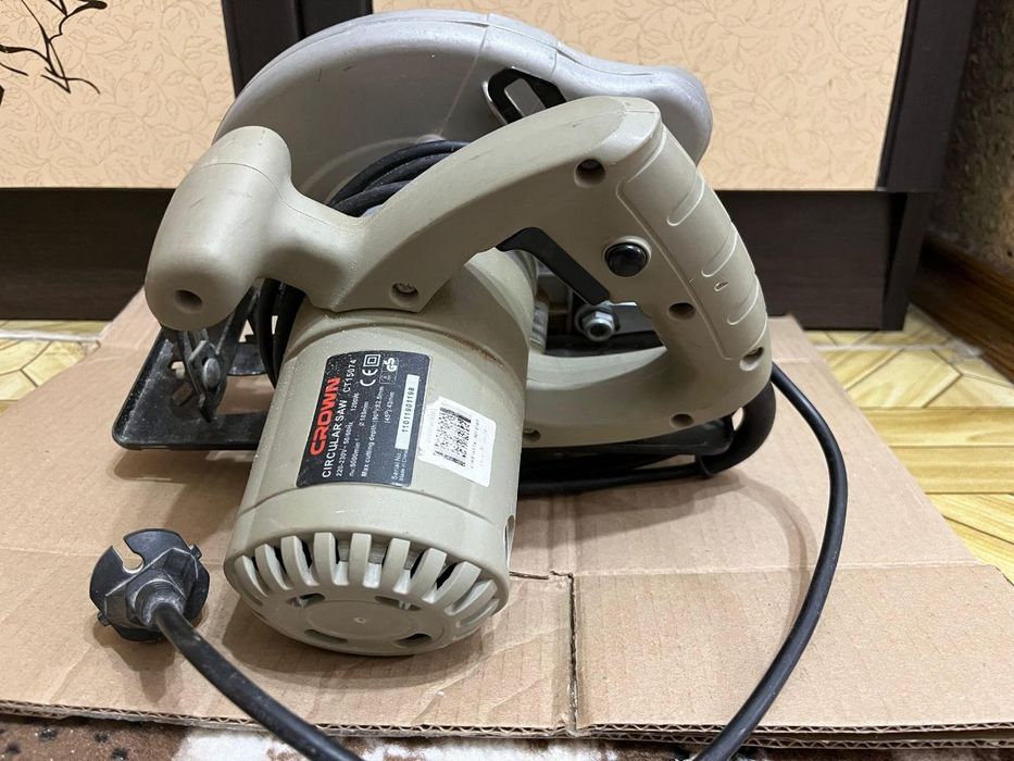 Дисковая пила Crown фирма.