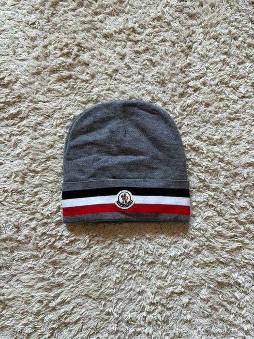 Caciula Moncler -- Gri, Nouă cu etichetă!