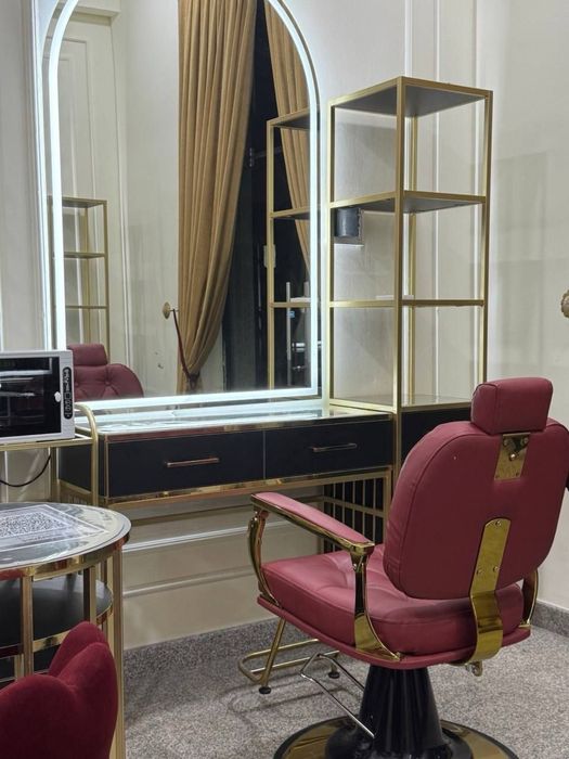 Место под мастеров маникюр и педикюр