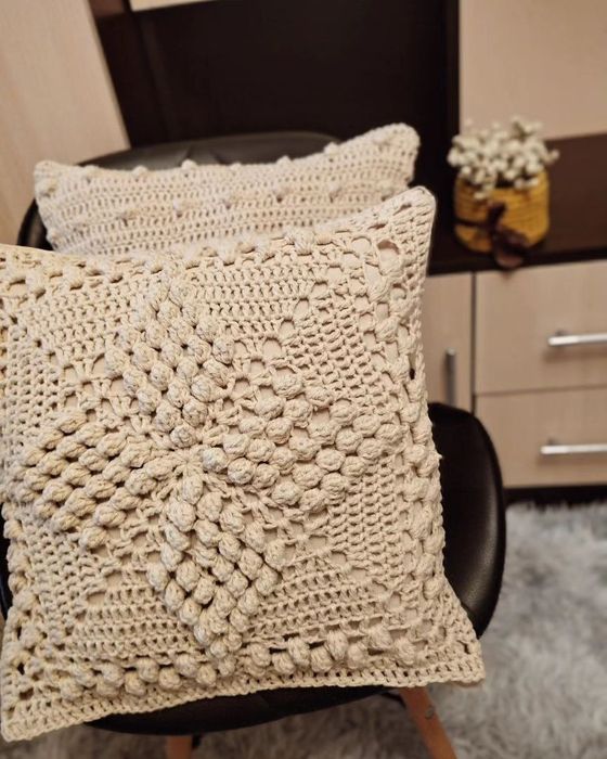 Декоративные подушки

Съёмный чехол на молнии
Ручная работа
Можно сдел