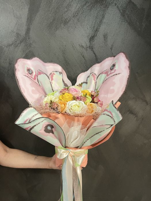 Buchete cadou cu flori de sapun, dulciuri, cosmetice si plusuri