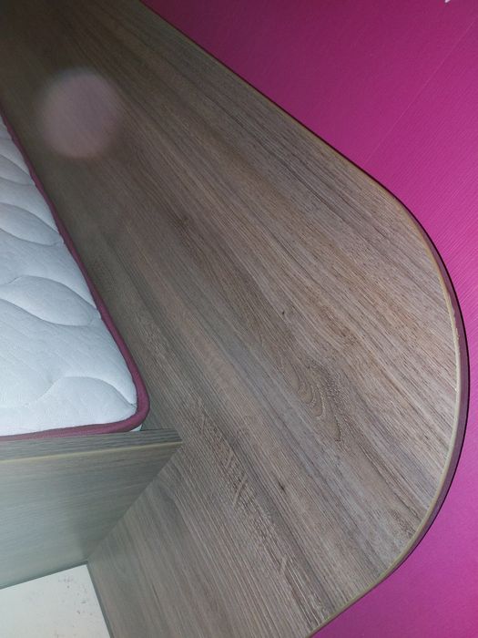 Двуетажно легло с бюро