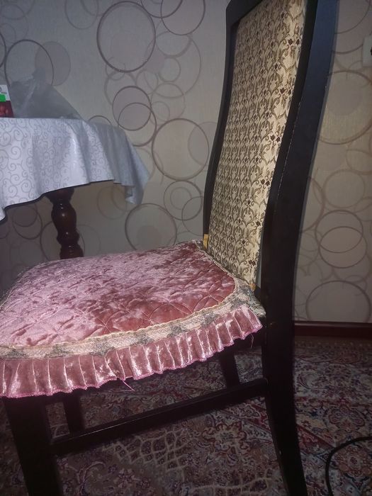 Продам стол коричневого цвета