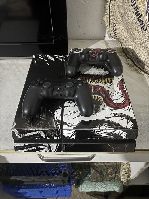 Продам Playstation 4 1тб