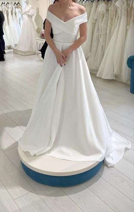 Rochie de mireasa funda model A line