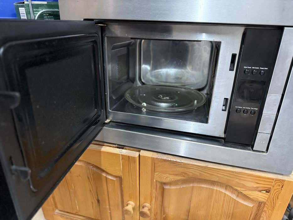 Микровълнова фурна с грил