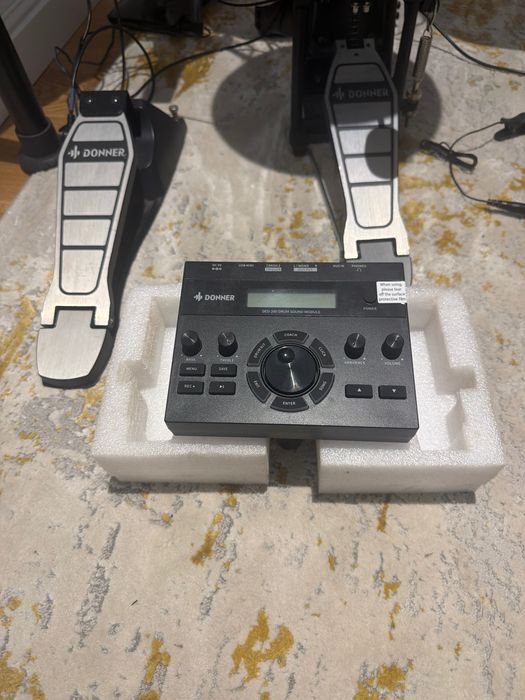 Tobe electronice Donner DED-200 | Pedală dublă + Căști