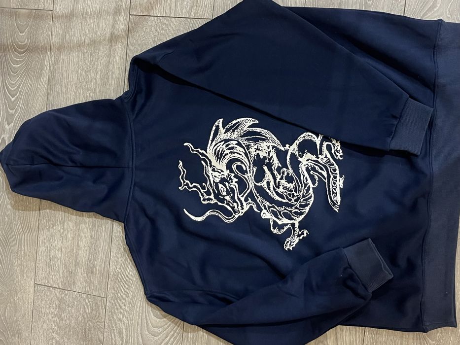 Толстовка с драконом сзади