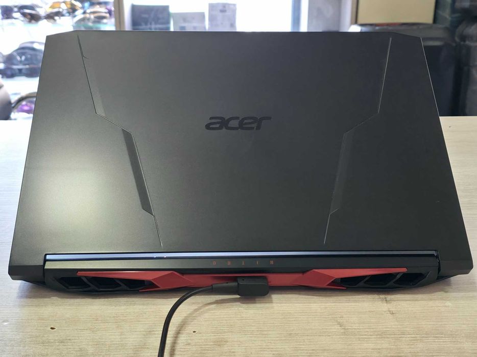 Геймърски лаптоп Acer Nitro 5 AN515-57-705X / i7-11800H / GTX 1650 4GB / 8 GB DDR4 / 512 GB NVMe