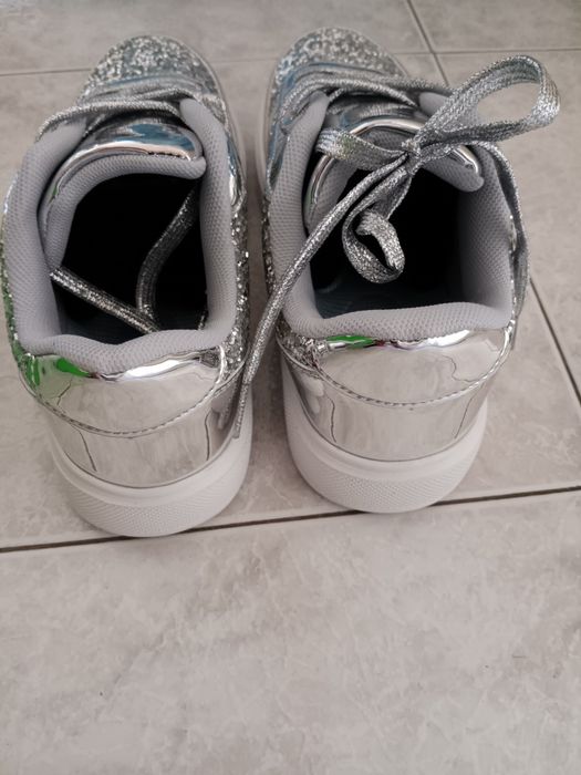 Дамски сребърни маратонки