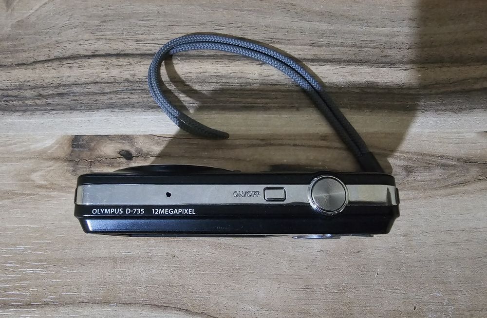 Olympus D-735 – Черен + оригинална батерия + SD карта Kingston